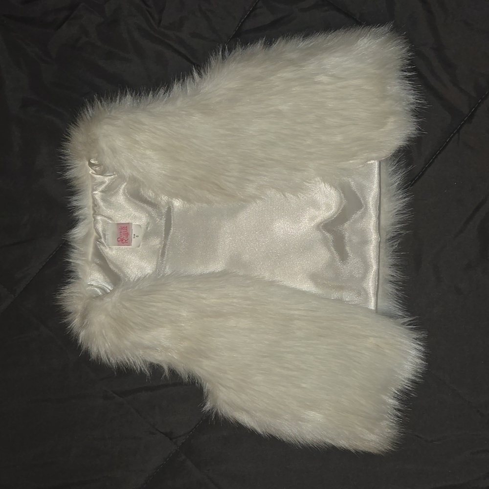 Ricrac & Ruffles white furry vest size 6